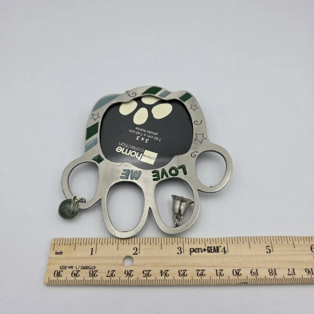 Love Me Engraved Metal Cat Paw Picture Frame Green Letters Bell & Yarn Charms